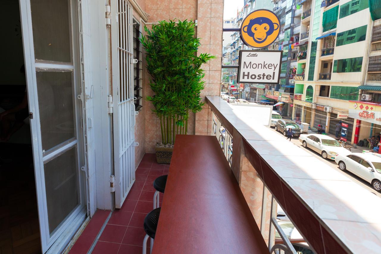 Little Monkey Hostel Yangon Extérieur photo