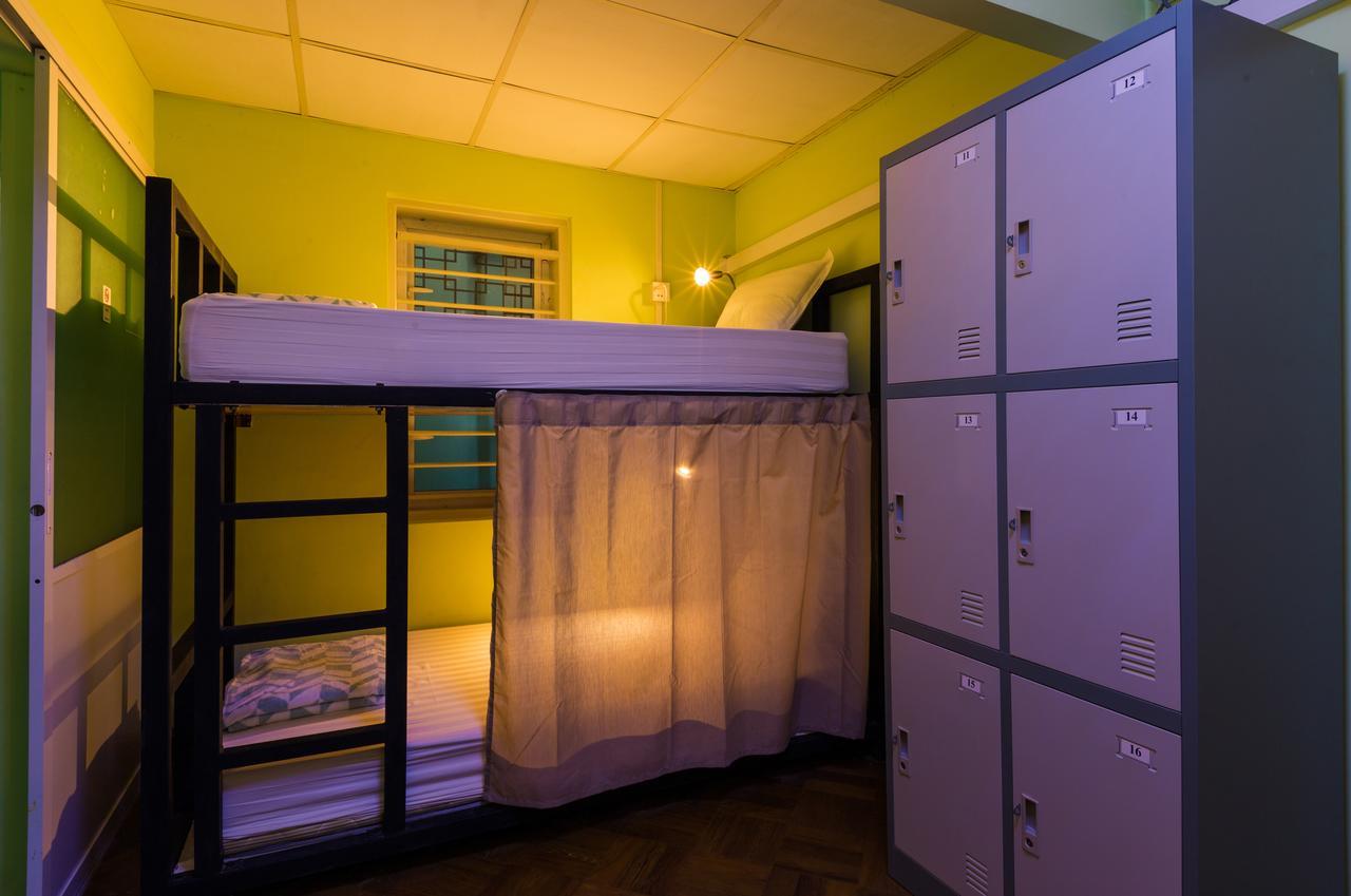 Little Monkey Hostel Yangon Extérieur photo