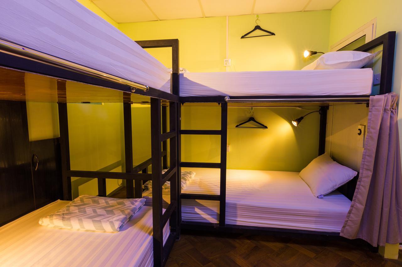 Little Monkey Hostel Yangon Extérieur photo