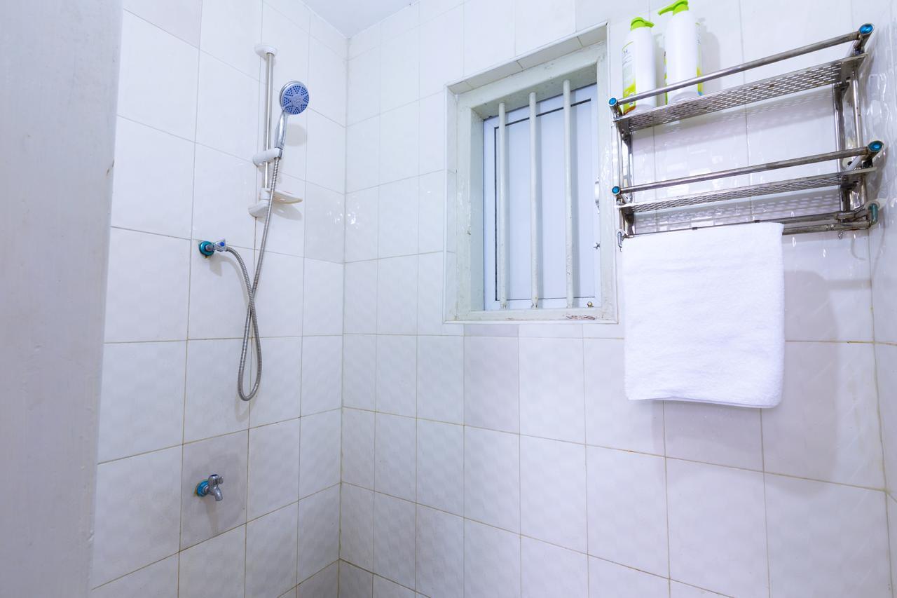 Little Monkey Hostel Yangon Extérieur photo