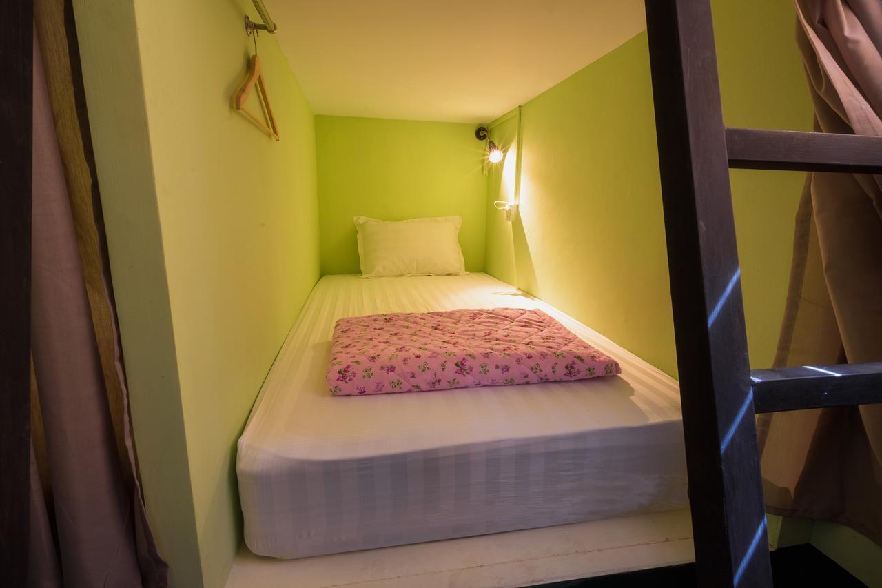 Little Monkey Hostel Yangon Extérieur photo