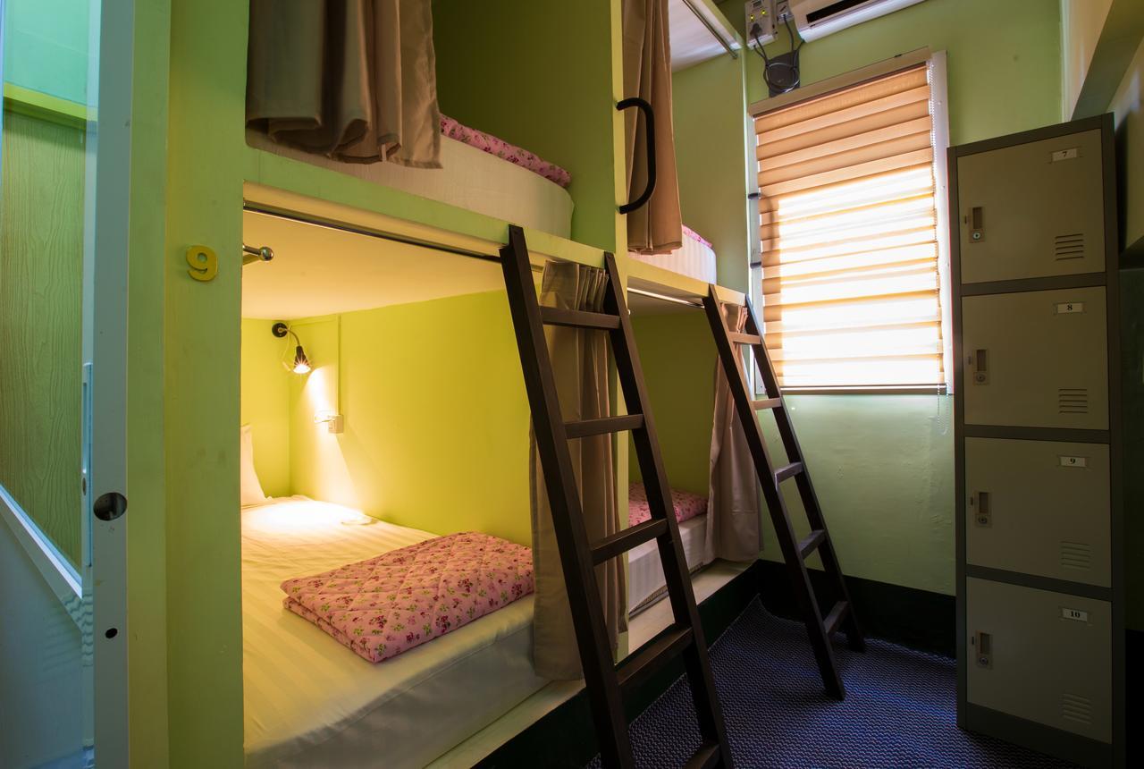 Little Monkey Hostel Yangon Extérieur photo