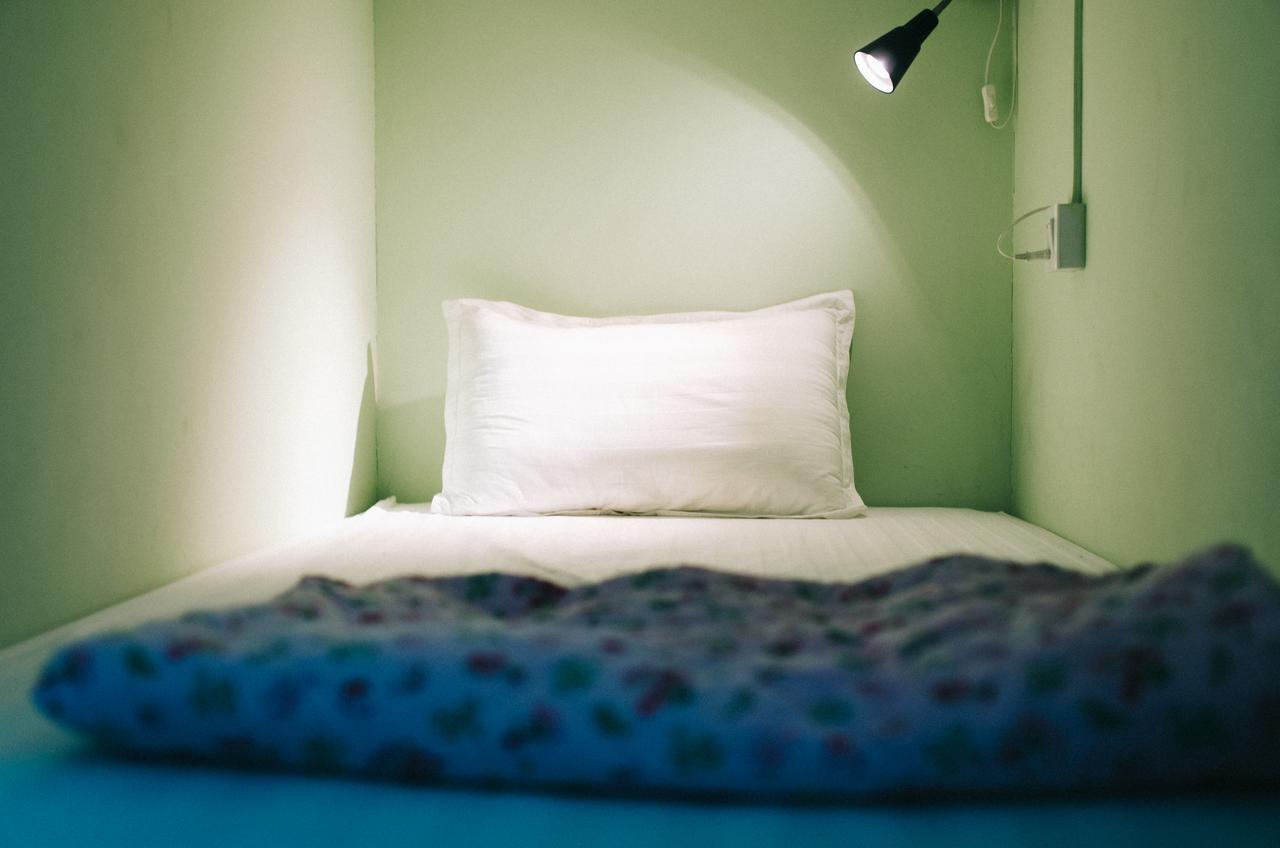 Little Monkey Hostel Yangon Extérieur photo