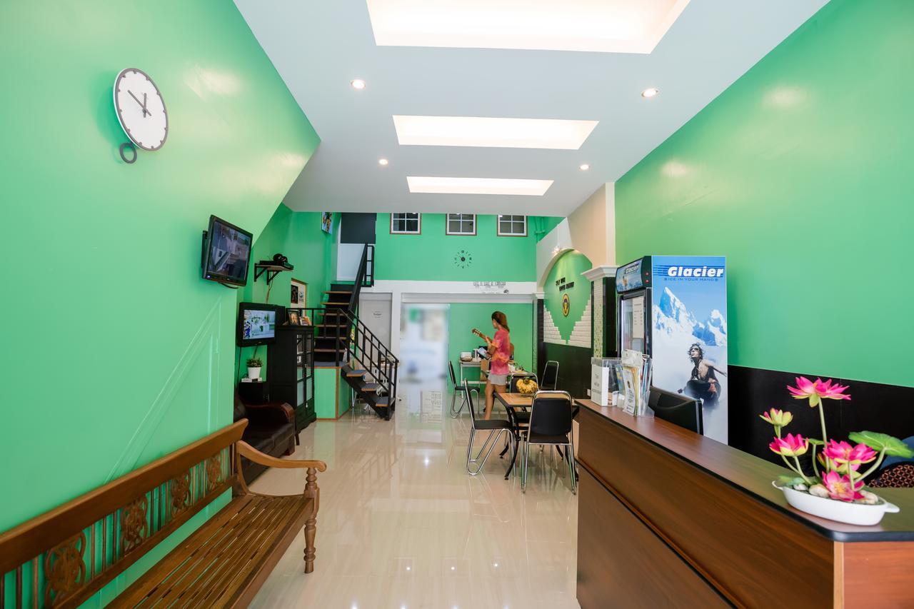 Little Monkey Hostel Yangon Extérieur photo