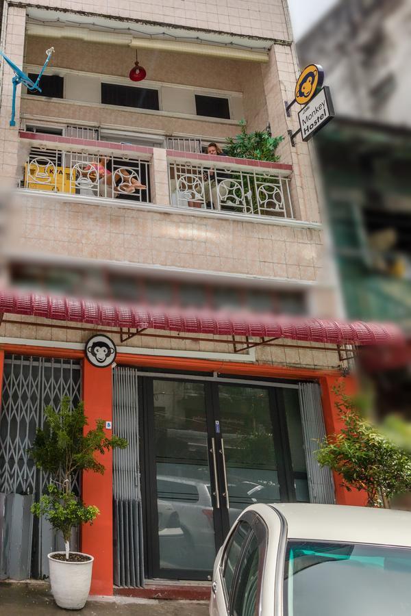 Little Monkey Hostel Yangon Extérieur photo