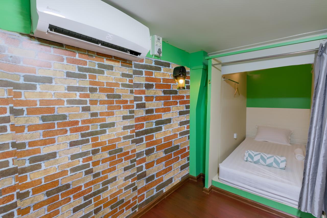 Little Monkey Hostel Yangon Extérieur photo