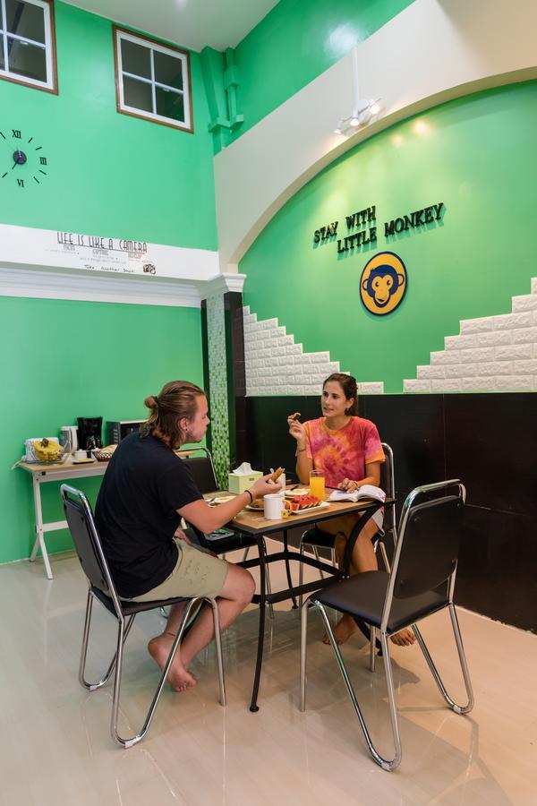 Little Monkey Hostel Yangon Extérieur photo