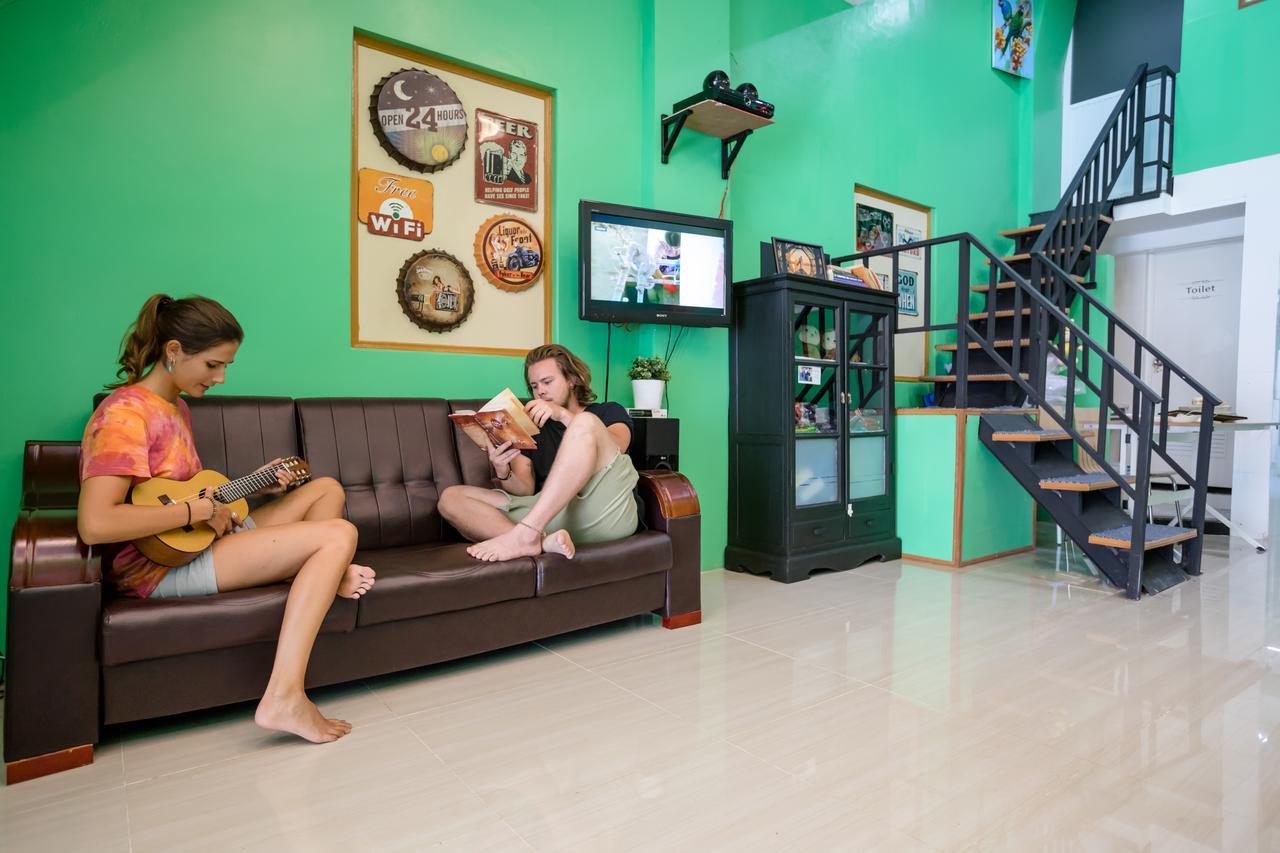 Little Monkey Hostel Yangon Extérieur photo