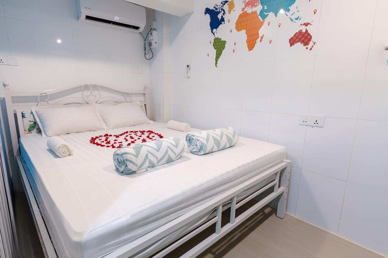 Little Monkey Hostel Yangon Extérieur photo
