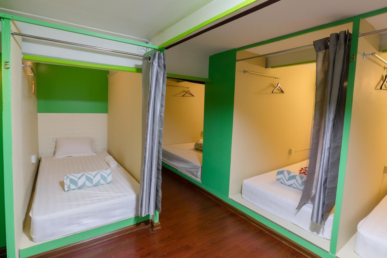 Little Monkey Hostel Yangon Extérieur photo