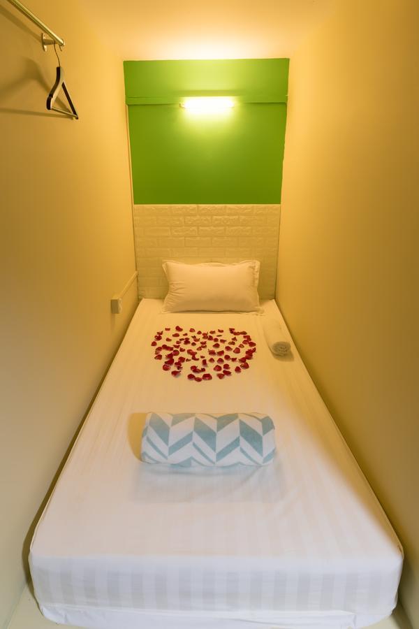 Little Monkey Hostel Yangon Extérieur photo