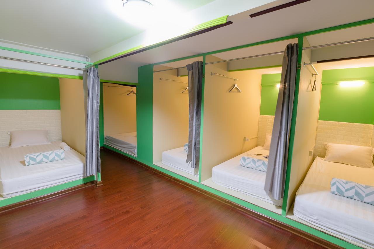 Little Monkey Hostel Yangon Extérieur photo