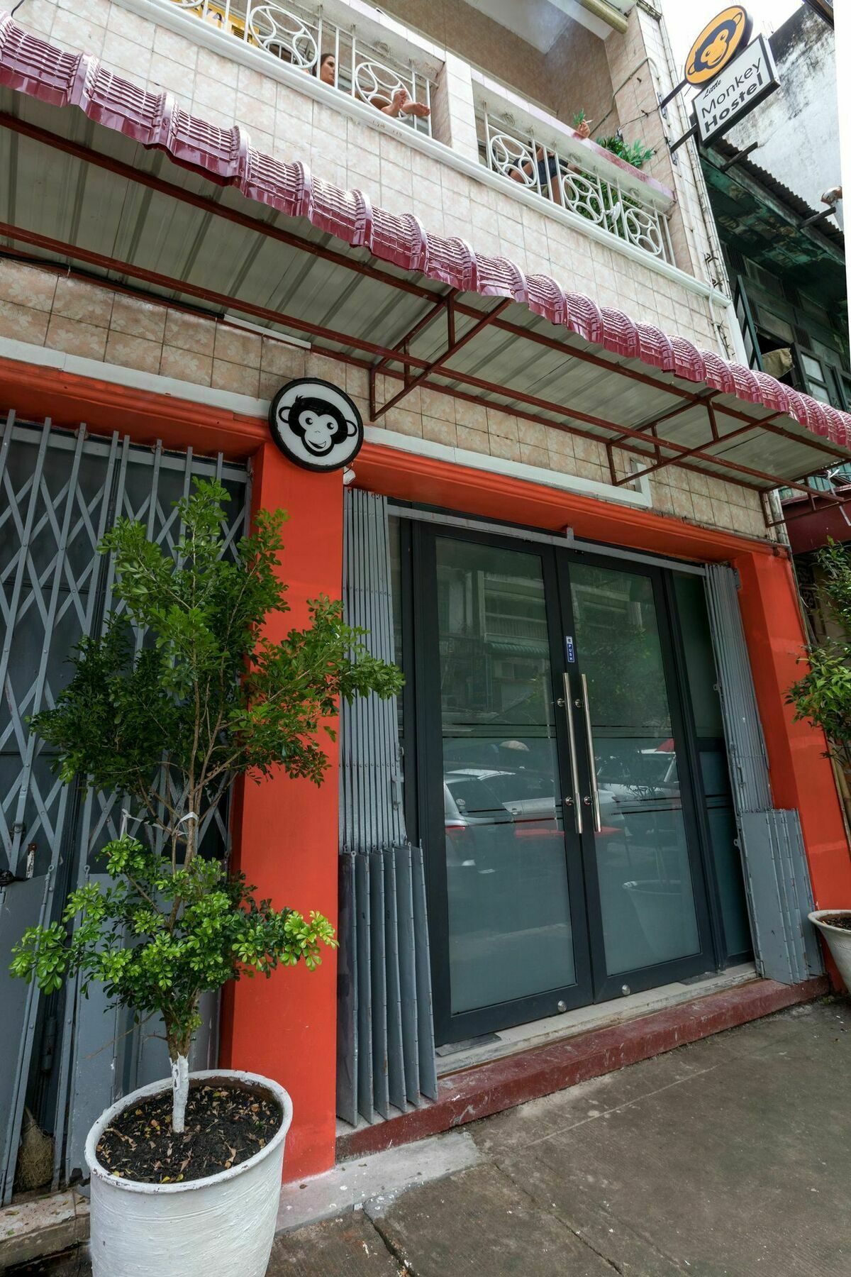 Little Monkey Hostel Yangon Extérieur photo