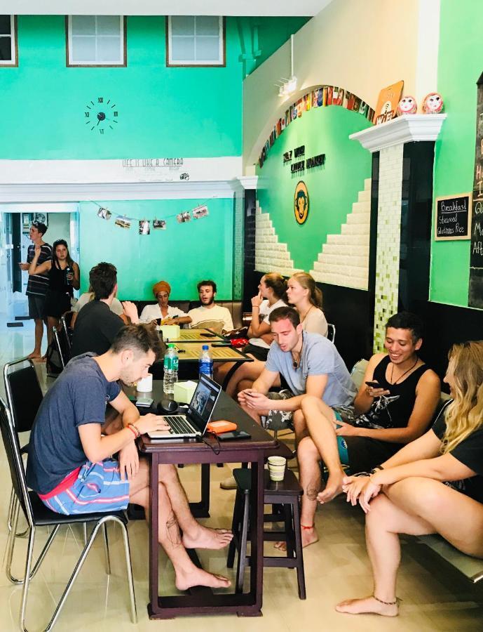 Little Monkey Hostel Yangon Extérieur photo